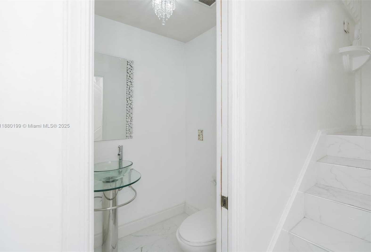 Small Image of 1800 EMBASSY DR #125, West Palm Beach Number 21