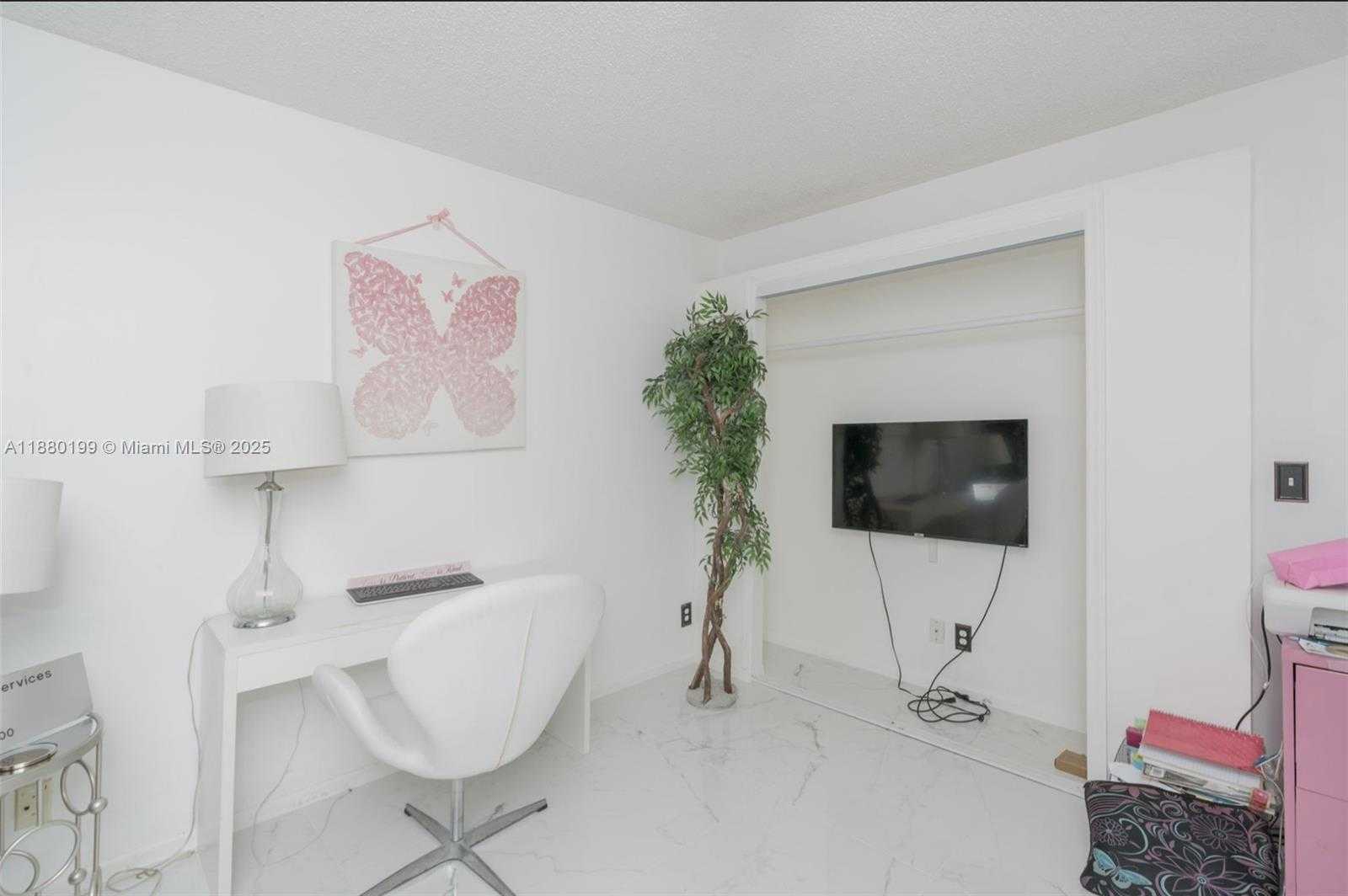 Small Image of 1800 EMBASSY DR #125, West Palm Beach Number 24