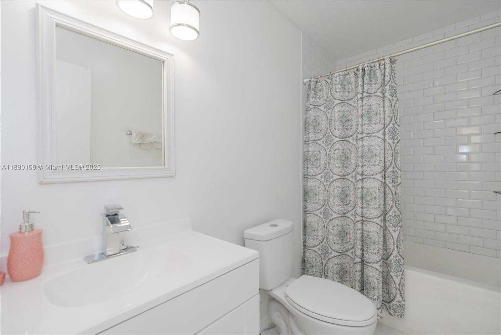 Small Image of 1800 EMBASSY DR #125, West Palm Beach Number 26