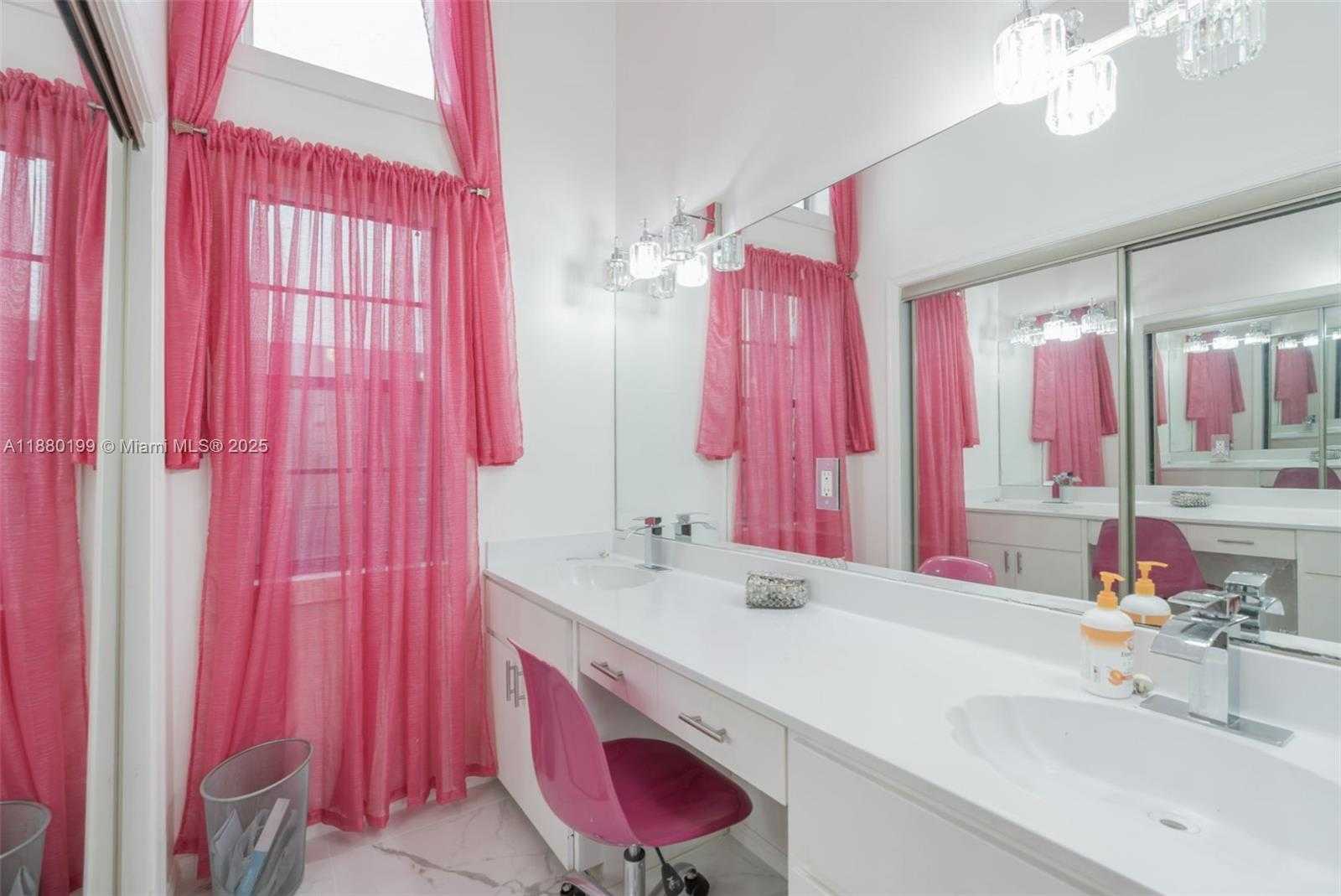 Small Image of 1800 EMBASSY DR #125, West Palm Beach Number 36