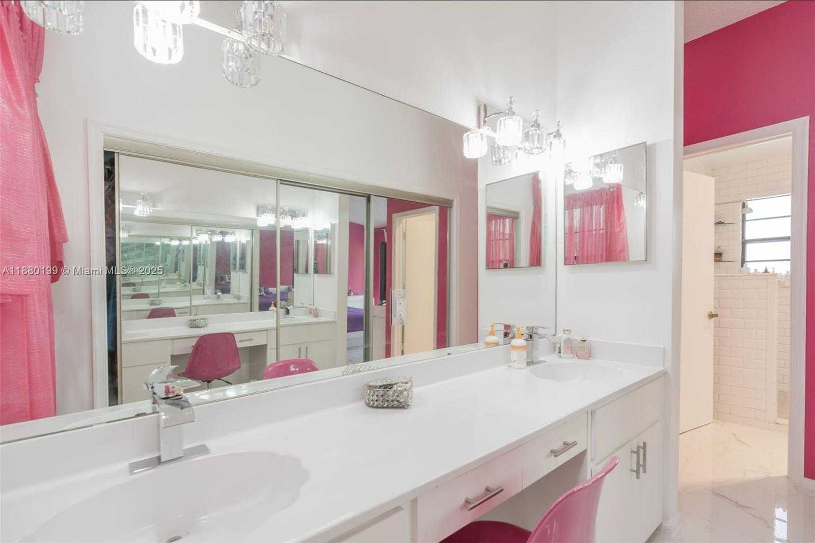 Small Image of 1800 EMBASSY DR #125, West Palm Beach Number 37