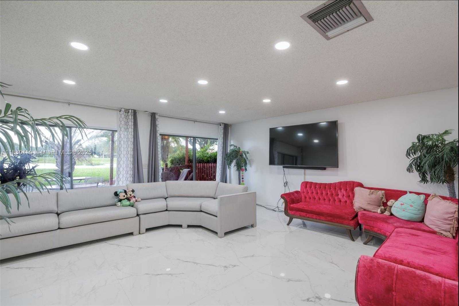 Small Image of 1800 EMBASSY DR #125, West Palm Beach Number 4