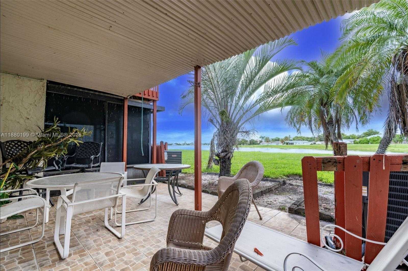 Small Image of 1800 EMBASSY DR #125, West Palm Beach Number 42