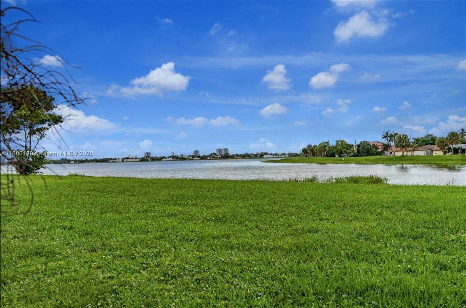 Small Image of 1800 EMBASSY DR #125, West Palm Beach Number 44