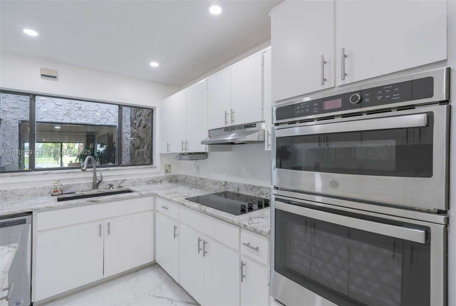 Small Image of 1800 EMBASSY DR #125, West Palm Beach Number 5