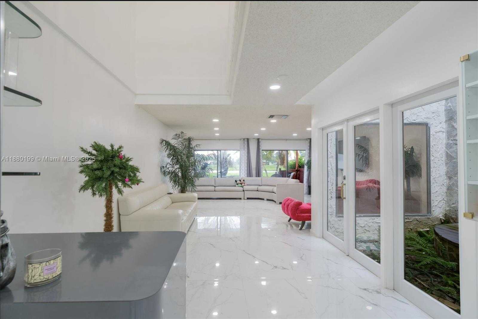 Small Image of 1800 EMBASSY DR #125, West Palm Beach Number 6