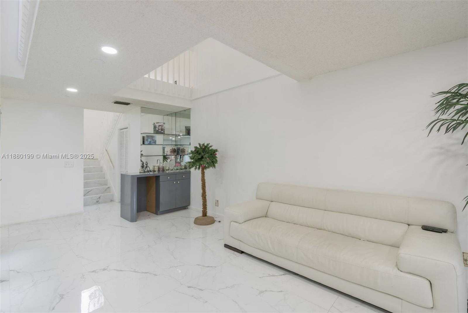 Small Image of 1800 EMBASSY DR #125, West Palm Beach Number 9