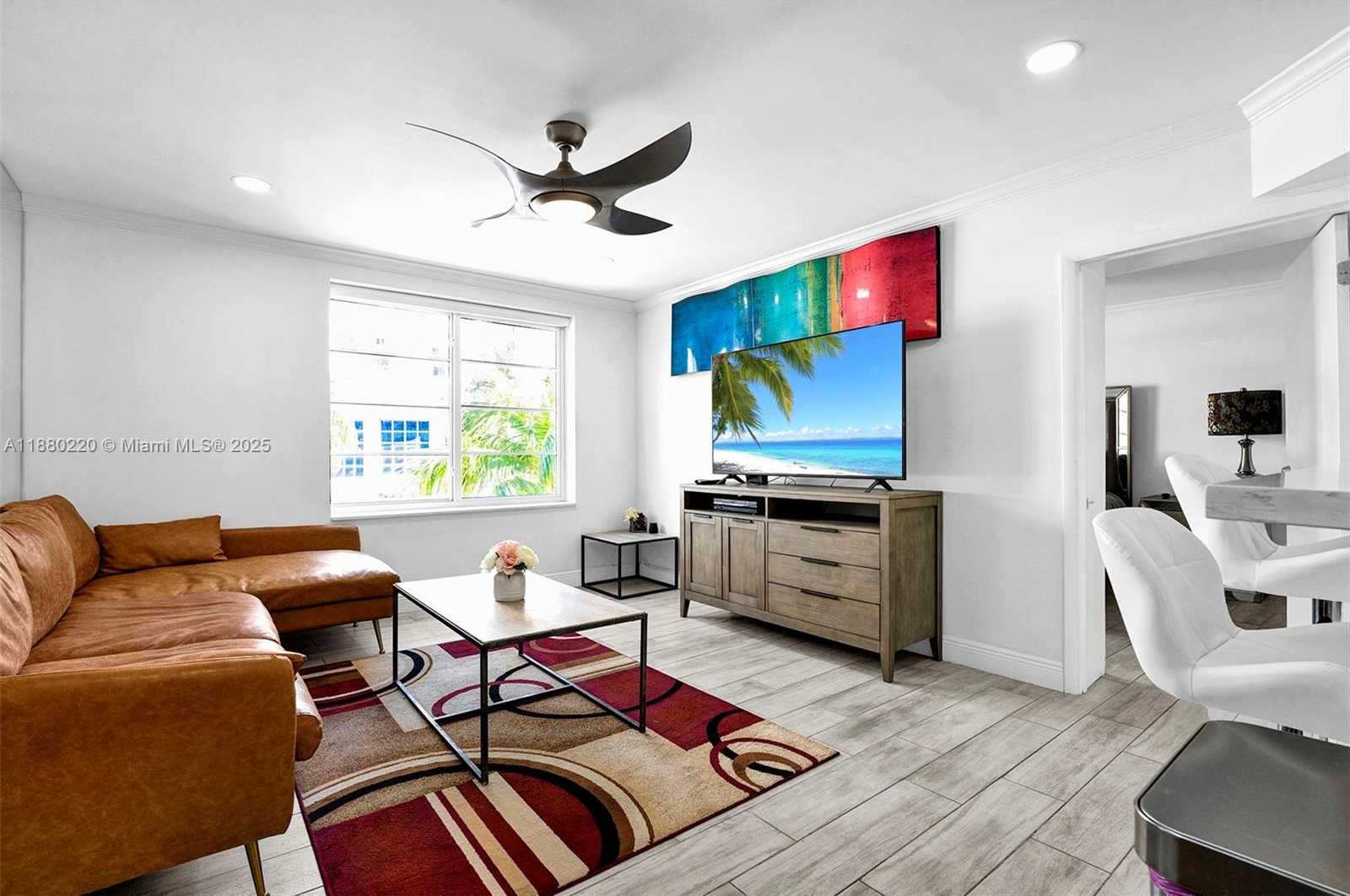 Small Image of 1460 OCEAN DR #305, Miami Beach Number 1