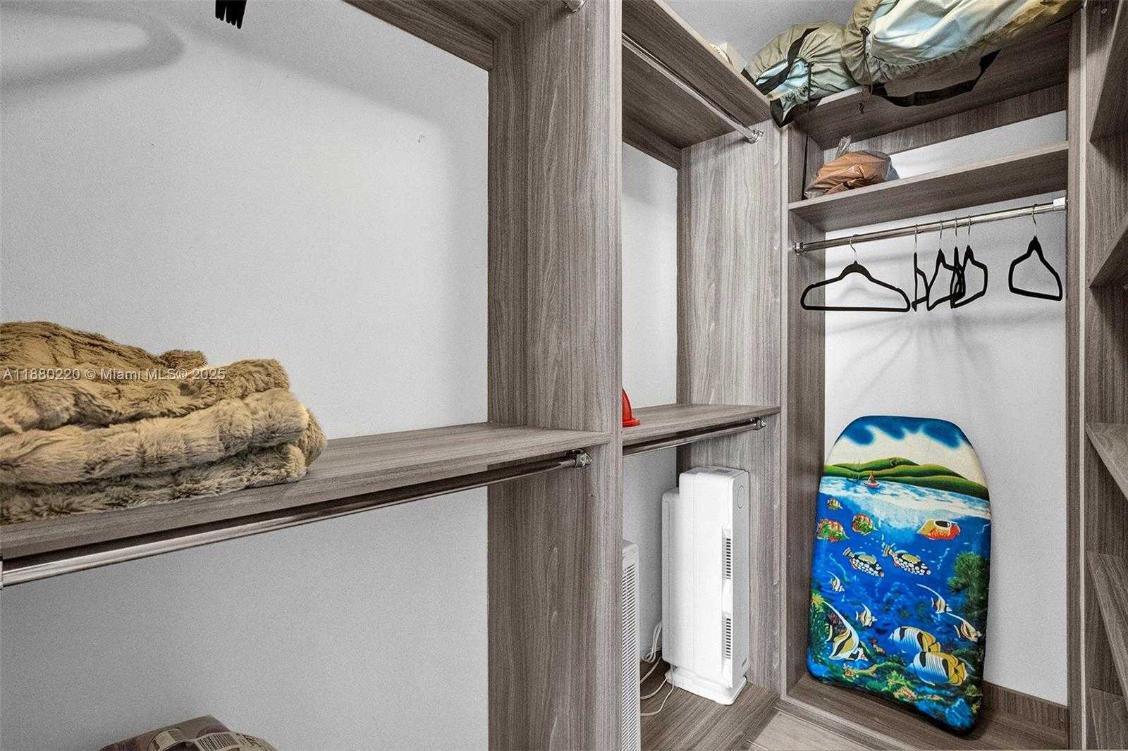 Small Image of 1460 OCEAN DR #305, Miami Beach Number 11