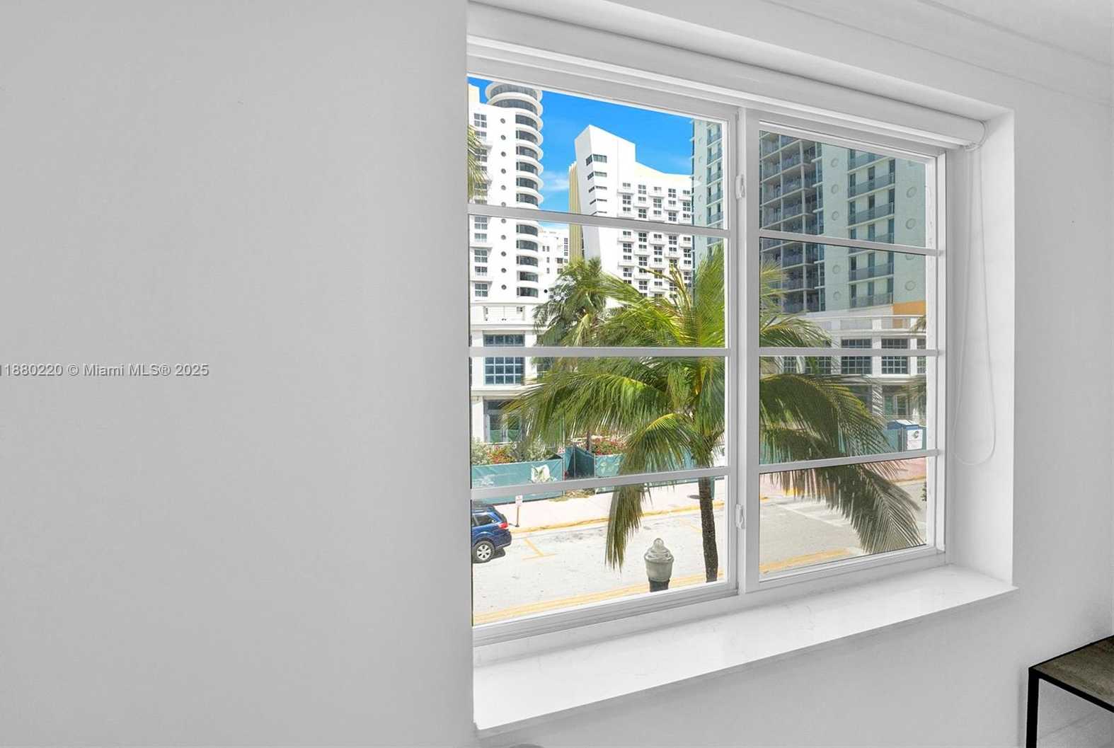 Small Image of 1460 OCEAN DR #305, Miami Beach Number 17