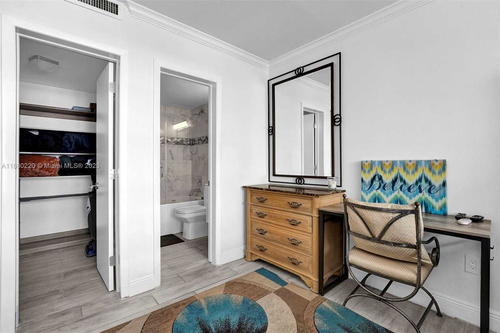 Small Image of 1460 OCEAN DR #305, Miami Beach Number 18