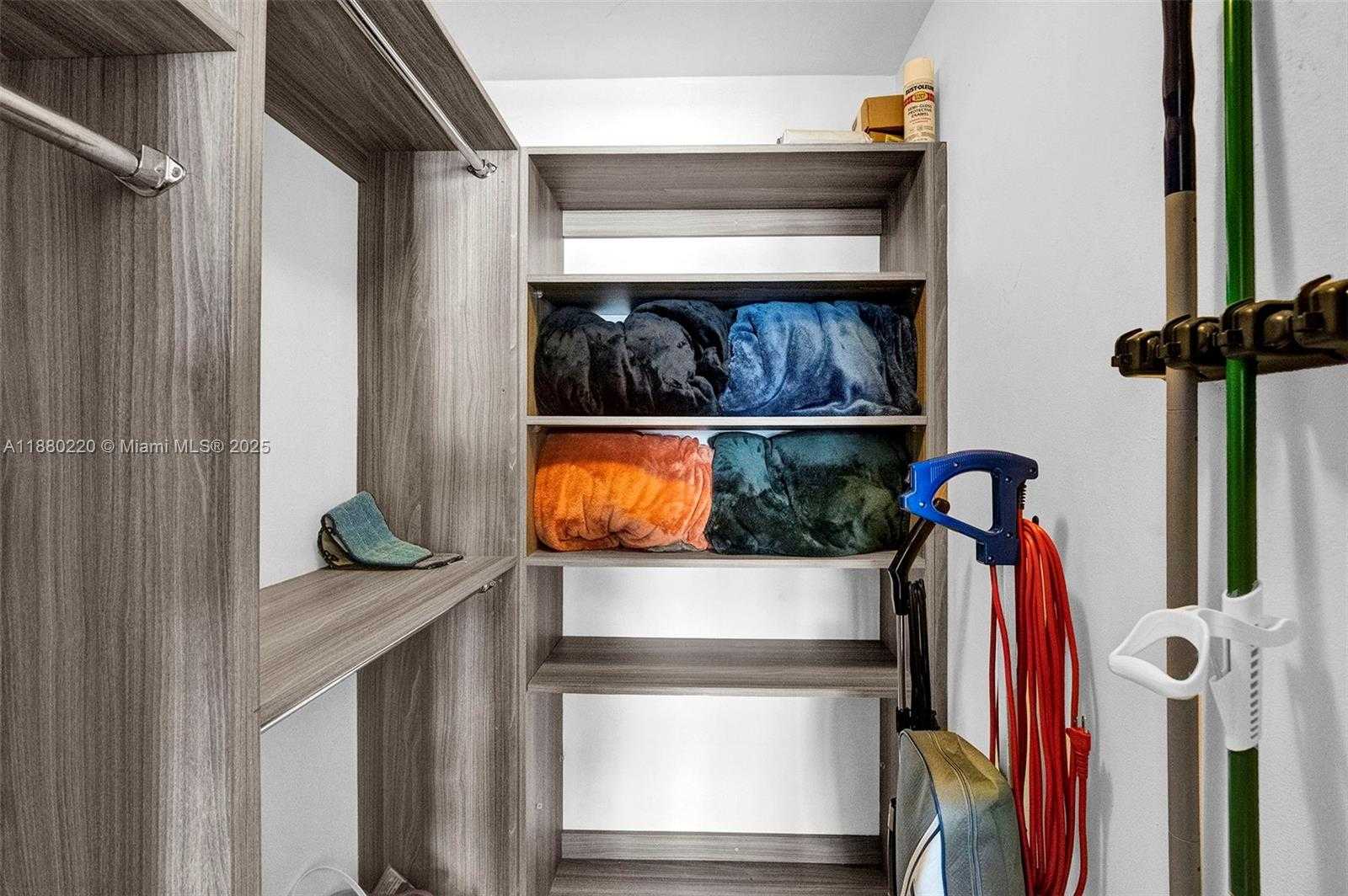 Small Image of 1460 OCEAN DR #305, Miami Beach Number 19