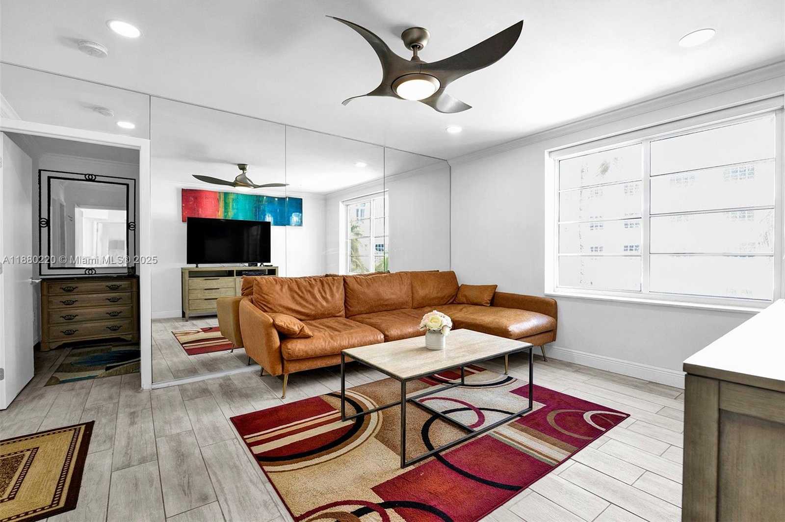 Small Image of 1460 OCEAN DR #305, Miami Beach Number 2