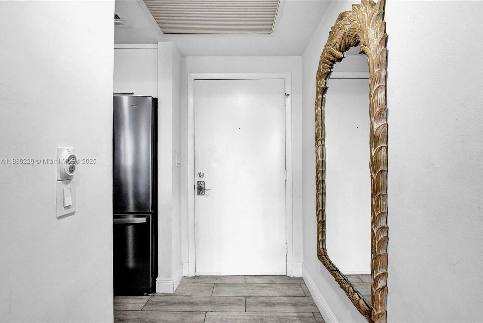 Small Image of 1460 OCEAN DR #305, Miami Beach Number 23