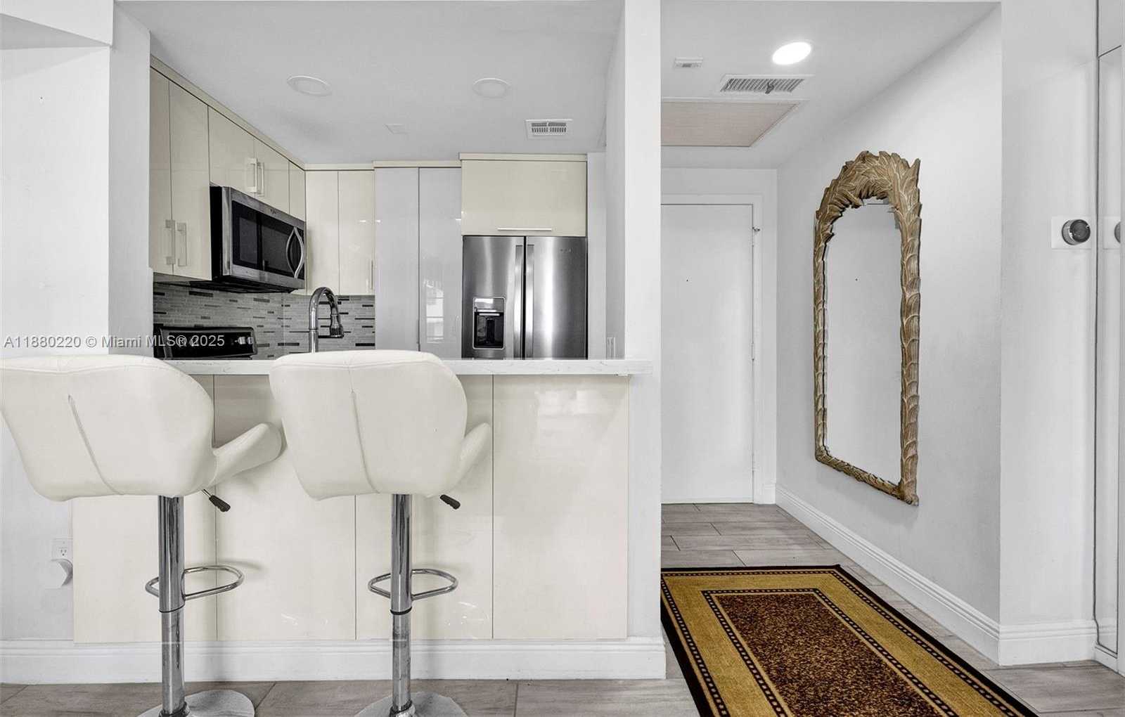 Small Image of 1460 OCEAN DR #305, Miami Beach Number 5