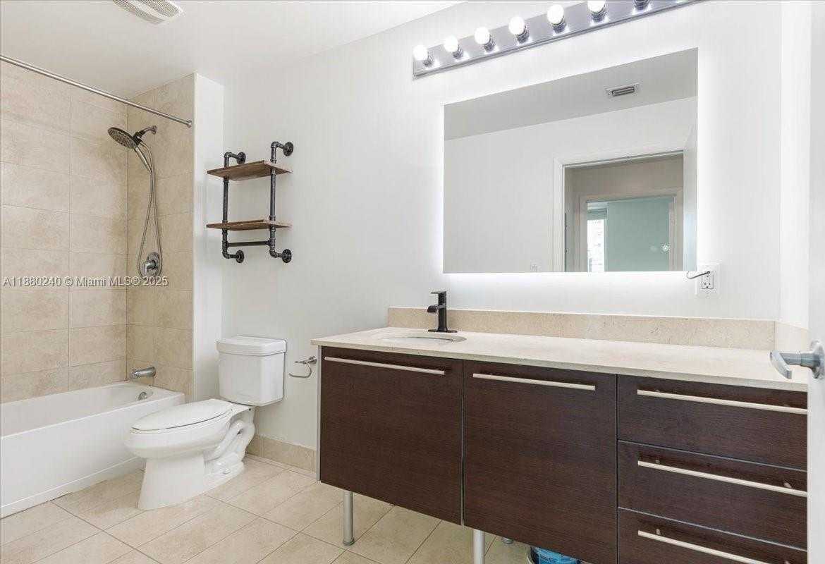 Small Image of 1900 NORTH BAYSHORE DR #1509, Miami Number 17