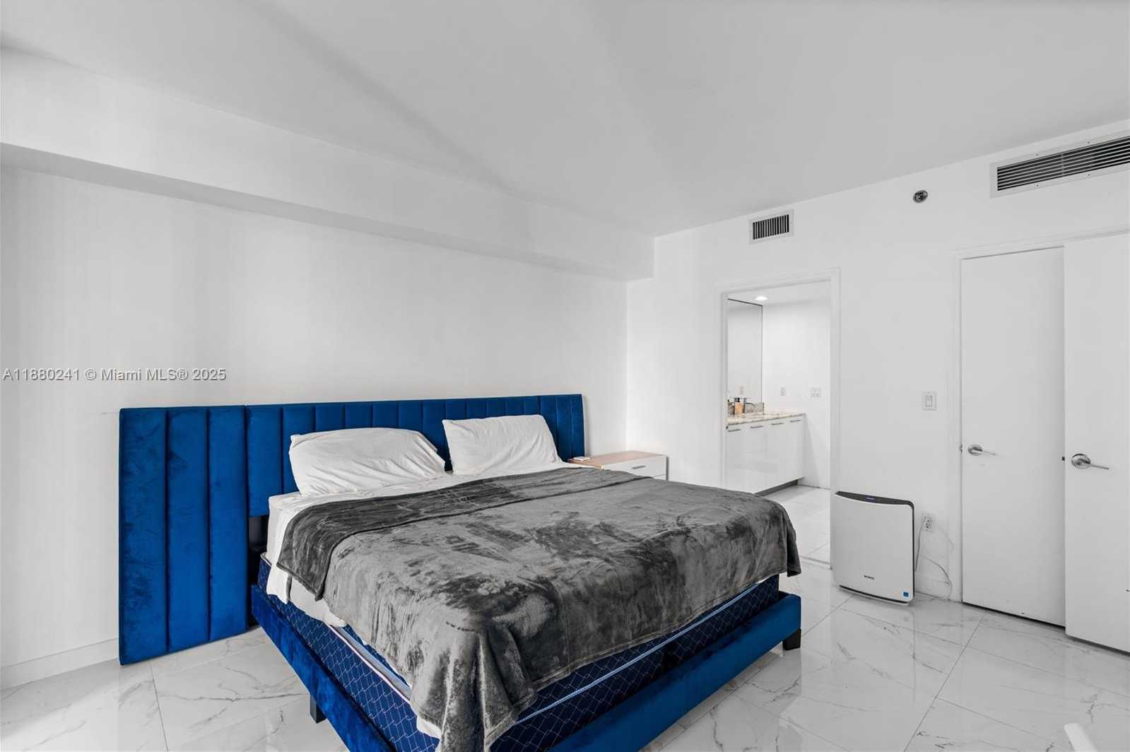 Small Image of 55 SOUTH EAST 6TH ST #1203, Miami Number 3