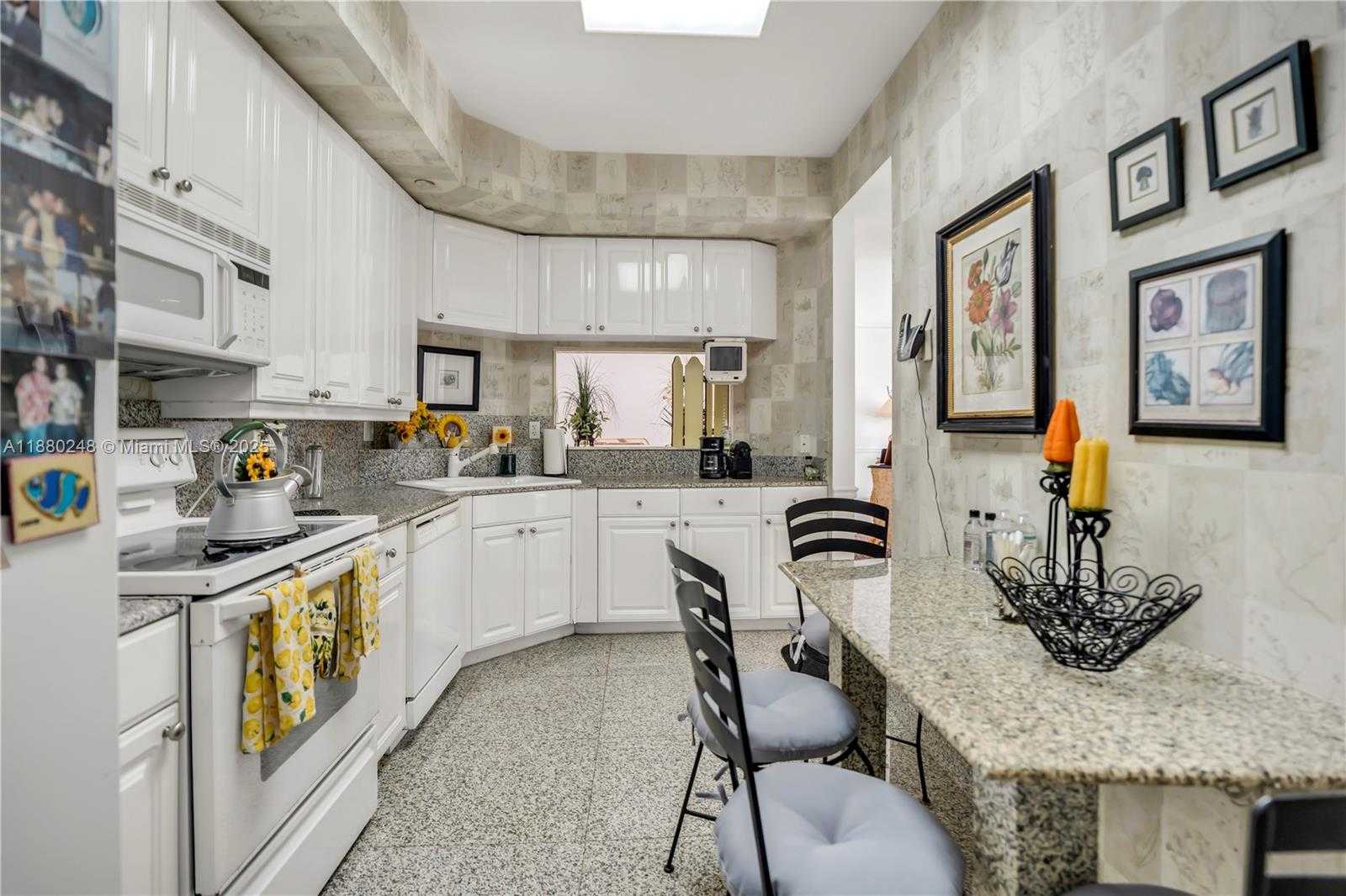 Small Image of 888 BRICKELL KEY DR #1807, Miami Number 11