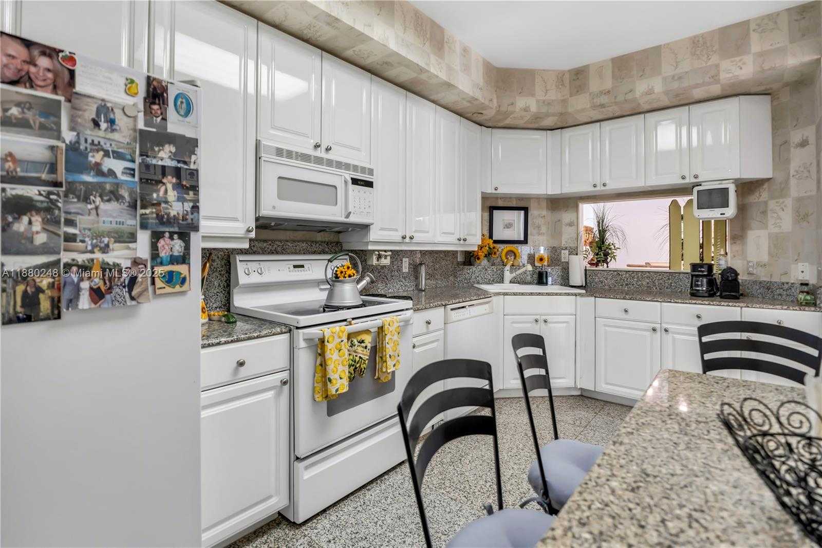 Small Image of 888 BRICKELL KEY DR #1807, Miami Number 14