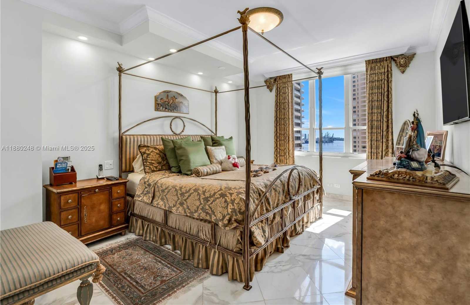 Small Image of 888 BRICKELL KEY DR #1807, Miami Number 16