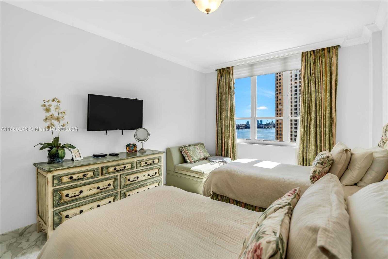 Small Image of 888 BRICKELL KEY DR #1807, Miami Number 27