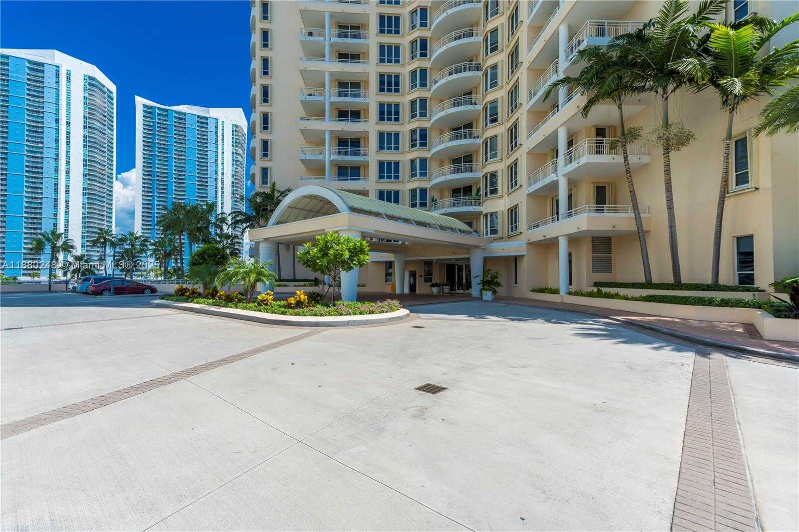 Small Image of 888 BRICKELL KEY DR #1807, Miami Number 45