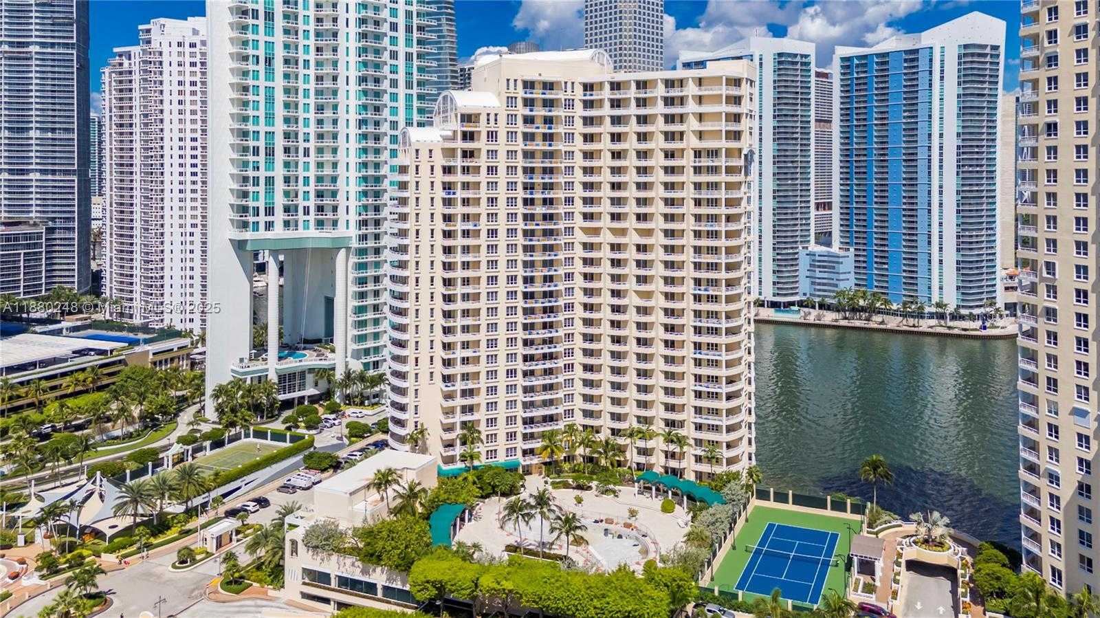 Small Image of 888 BRICKELL KEY DR #1807, Miami Number 54