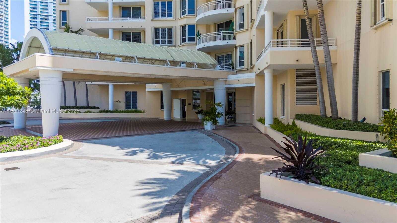 Small Image of 888 BRICKELL KEY DR #1807, Miami Number 58