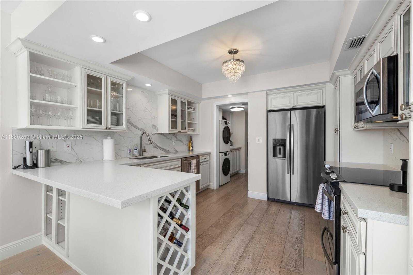 Small Image of 5660 COLLINS AVE #2B, Miami Beach Number 12