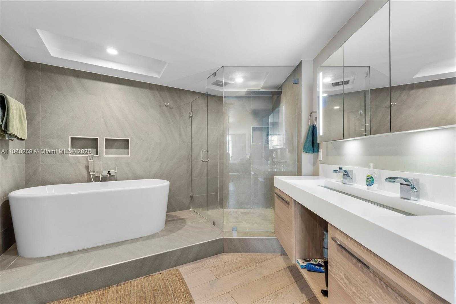 Small Image of 5660 COLLINS AVE #2B, Miami Beach Number 23