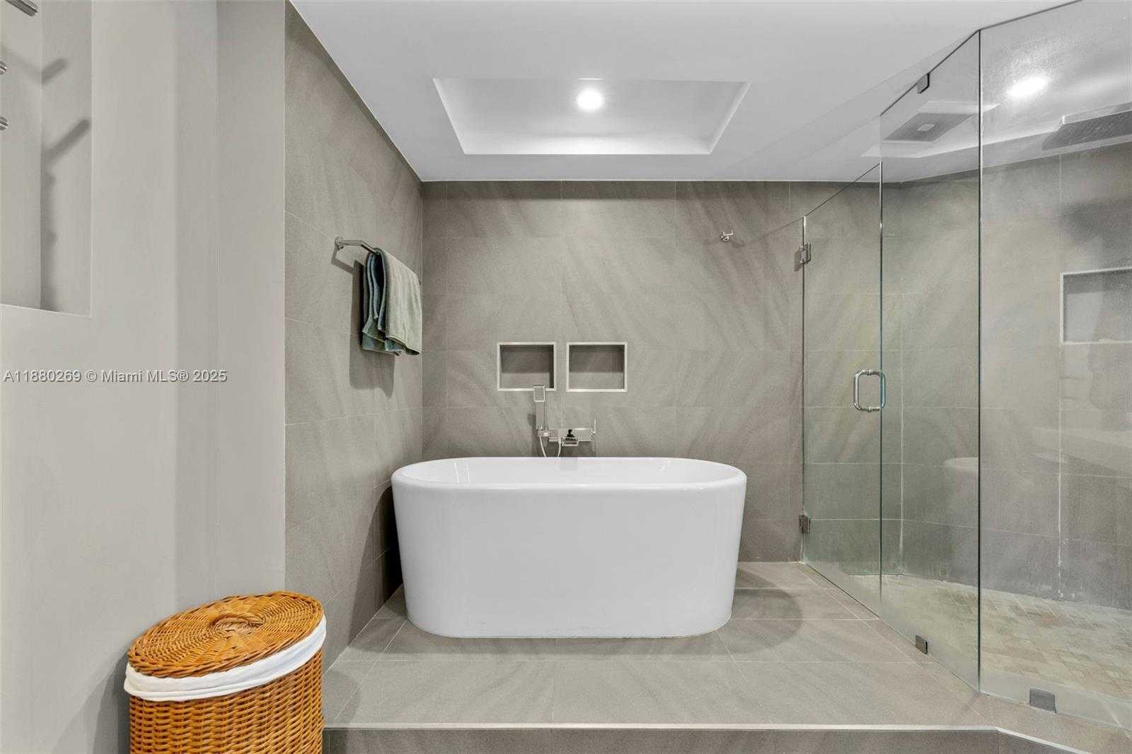 Small Image of 5660 COLLINS AVE #2B, Miami Beach Number 24