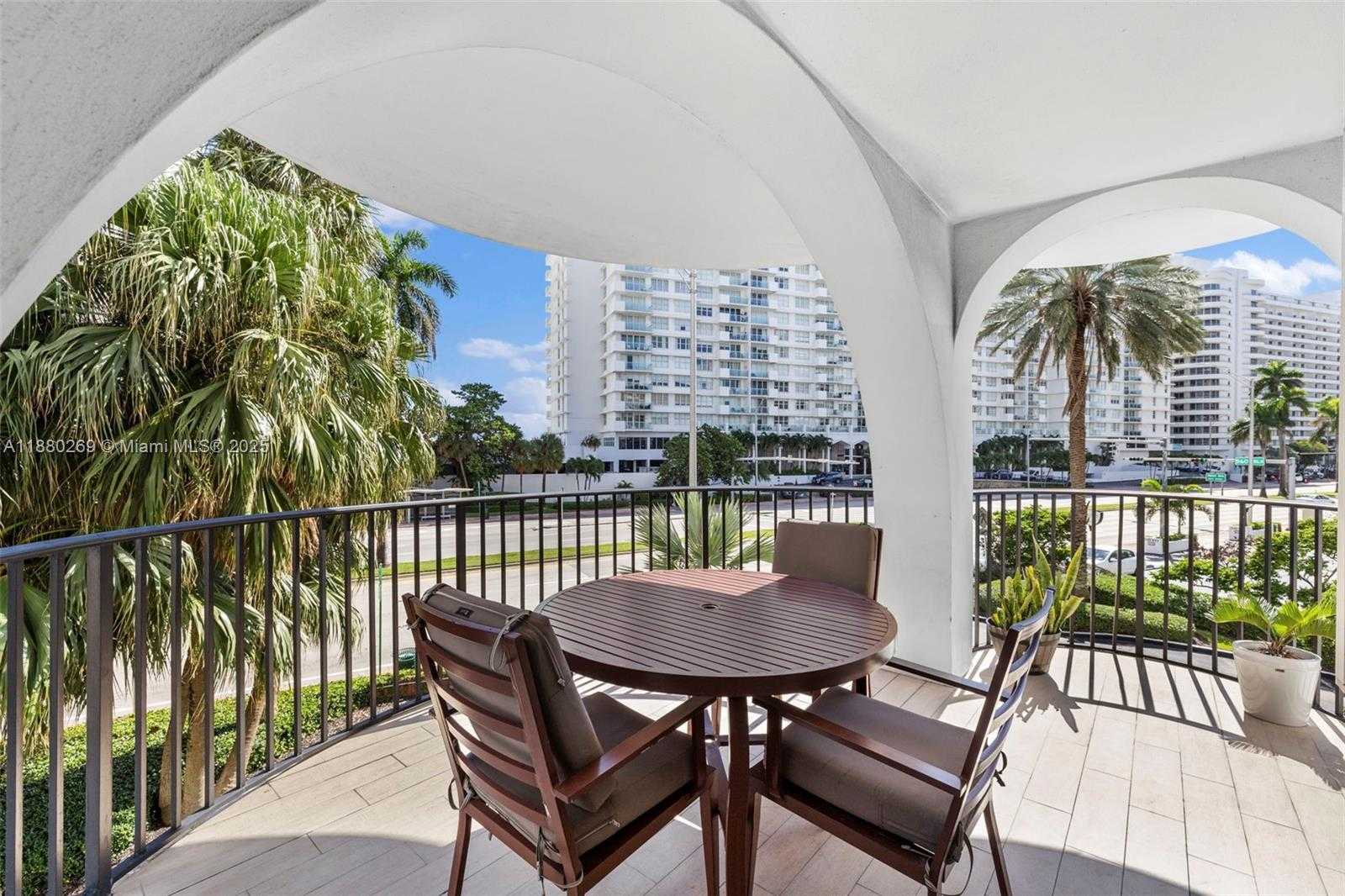 Small Image of 5660 COLLINS AVE #2B, Miami Beach Number 31