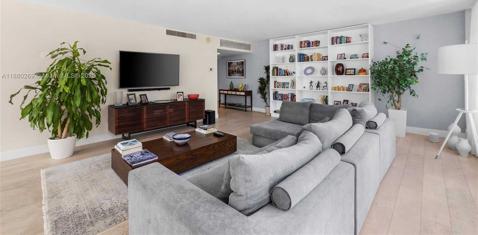 Small Image of 5660 COLLINS AVE #2B, Miami Beach Number 4