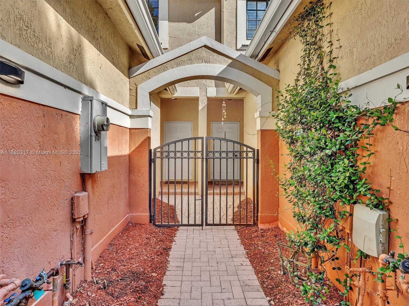 Small Image of 3865 TREE TOP DR, Weston Number 2