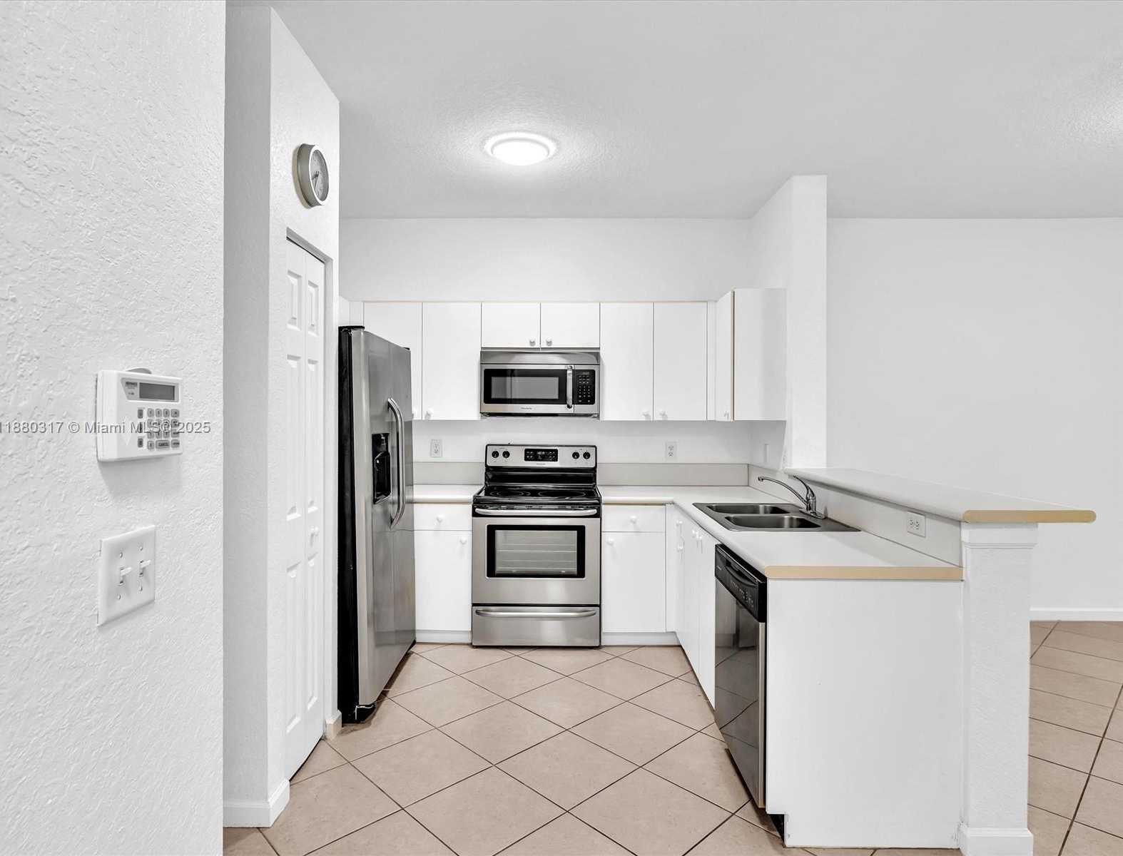 Small Image of 3865 TREE TOP DR, Weston Number 4