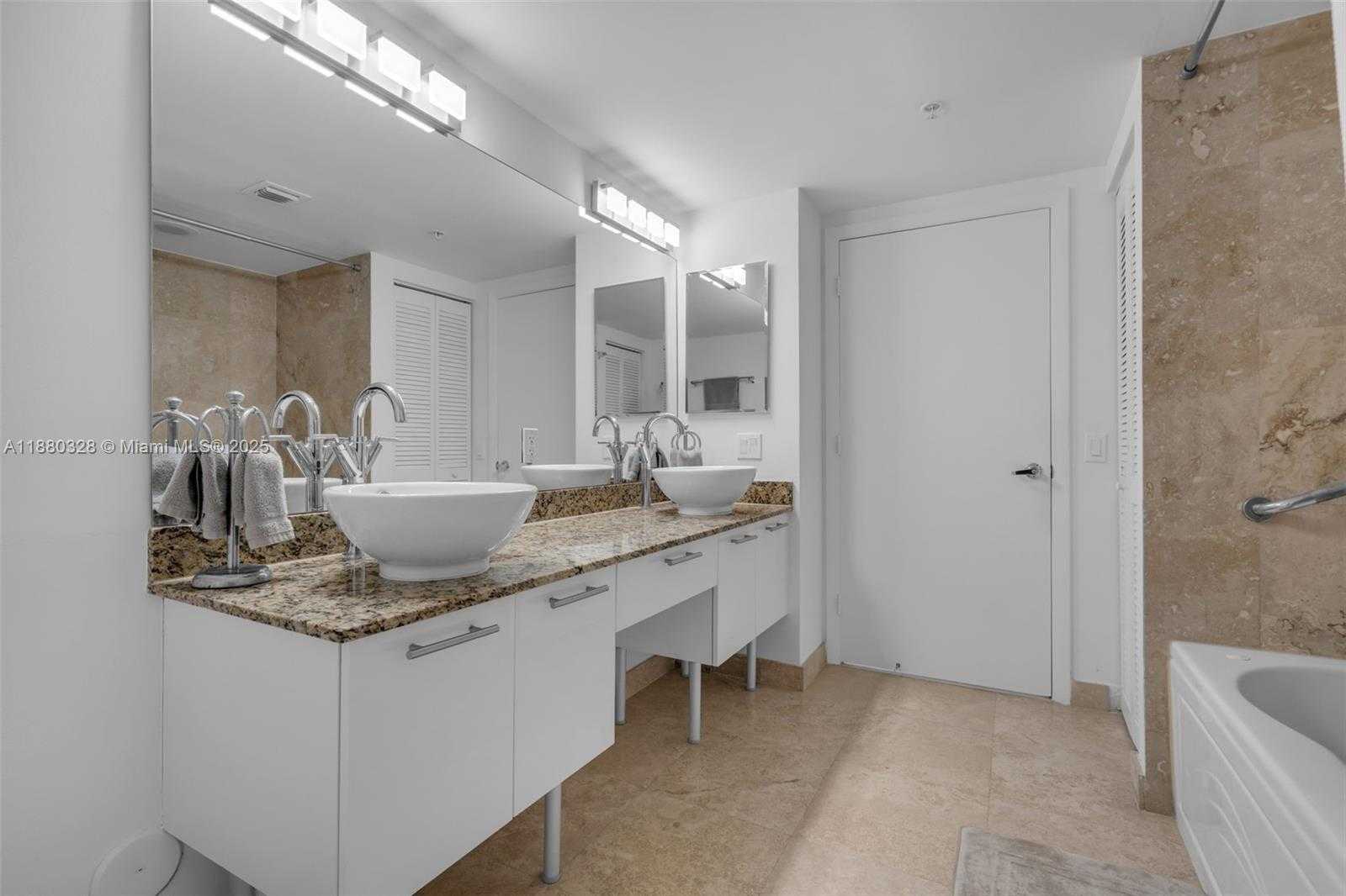 Small Image of 41 SOUTH EAST 5TH ST #1112, Miami Number 13