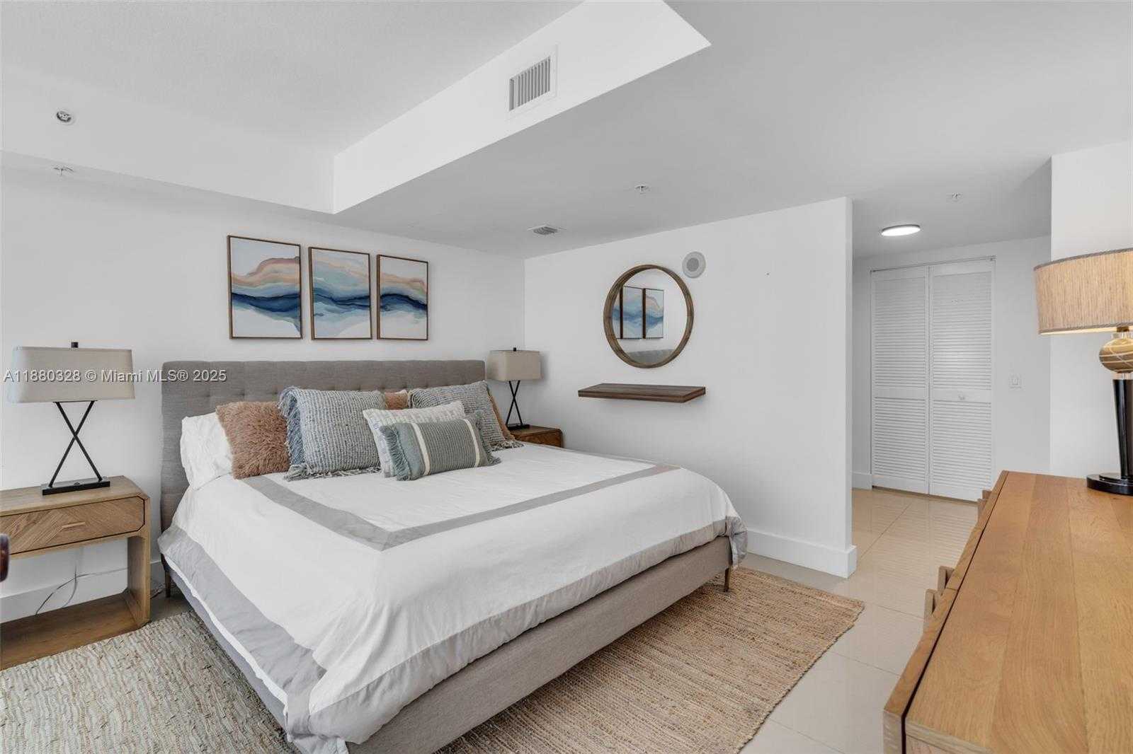 Small Image of 41 SOUTH EAST 5TH ST #1112, Miami Number 9