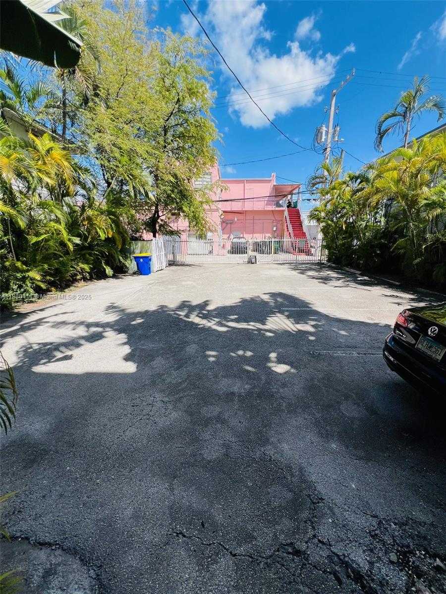Small Image of 1523 WEST AVE #101, Miami Beach Number 11
