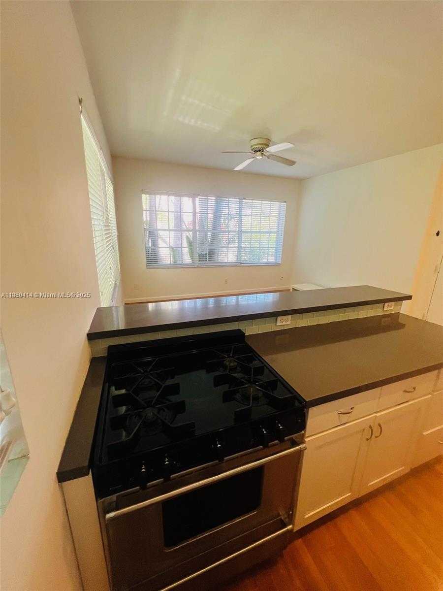 Small Image of 1523 WEST AVE #101, Miami Beach Number 3