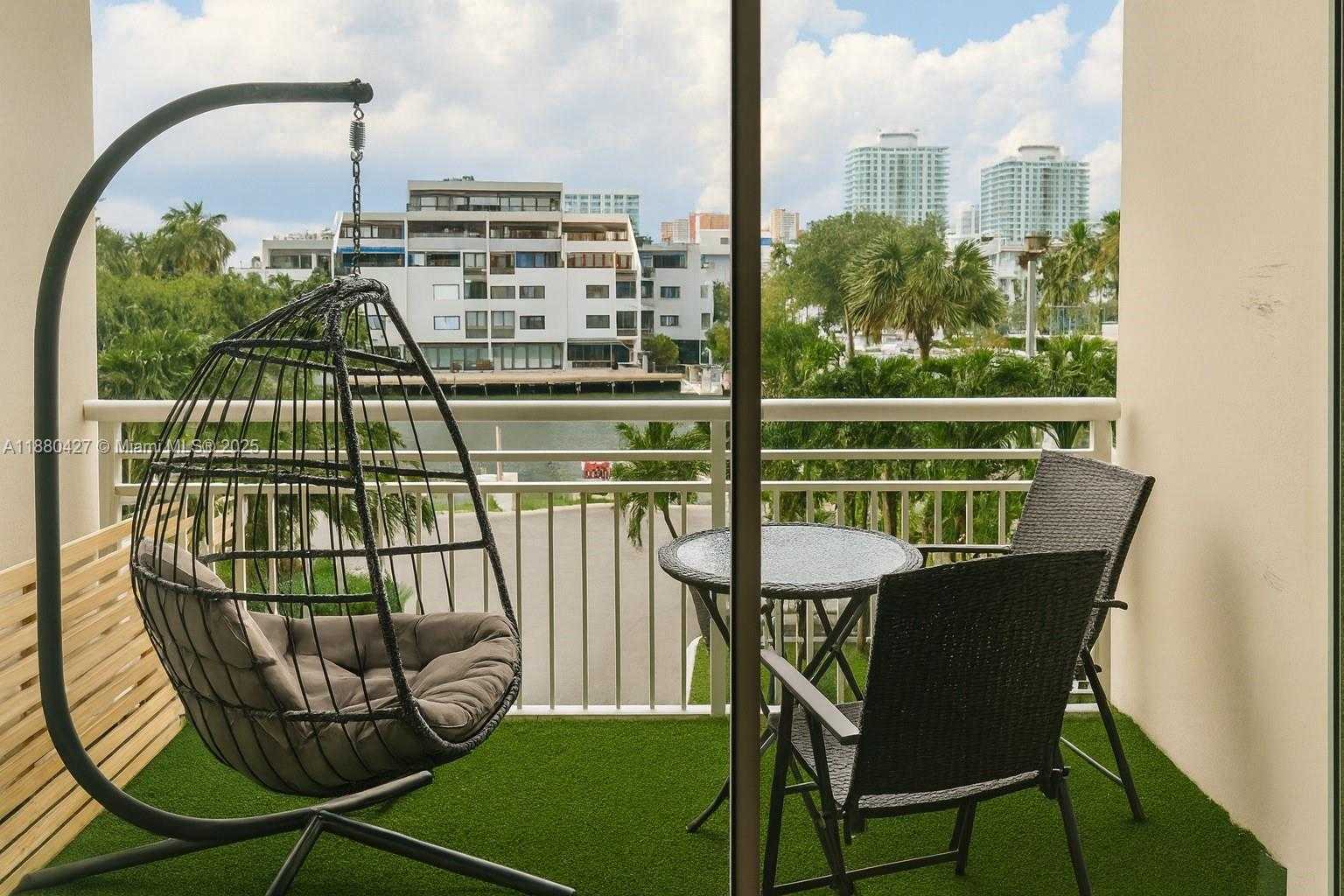 Small Image of 400 KINGS POINT DR #327, Sunny Isles Beach Number 4