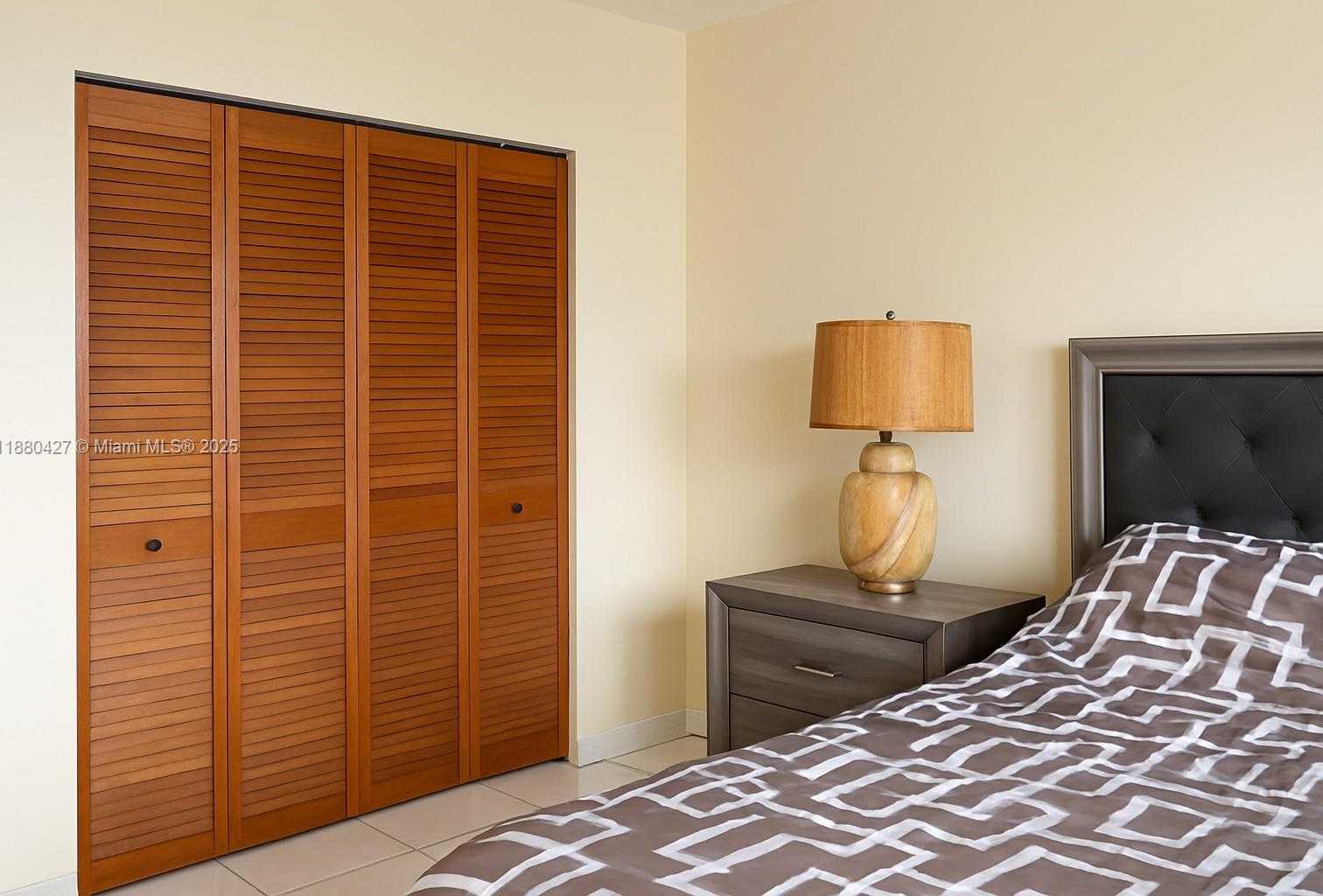 Small Image of 400 KINGS POINT DR #327, Sunny Isles Beach Number 9
