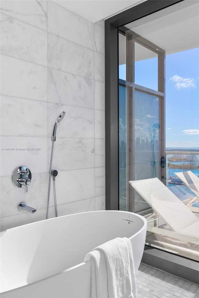 Small Image of 500 ALTON RD #2802, Miami Beach Number 17