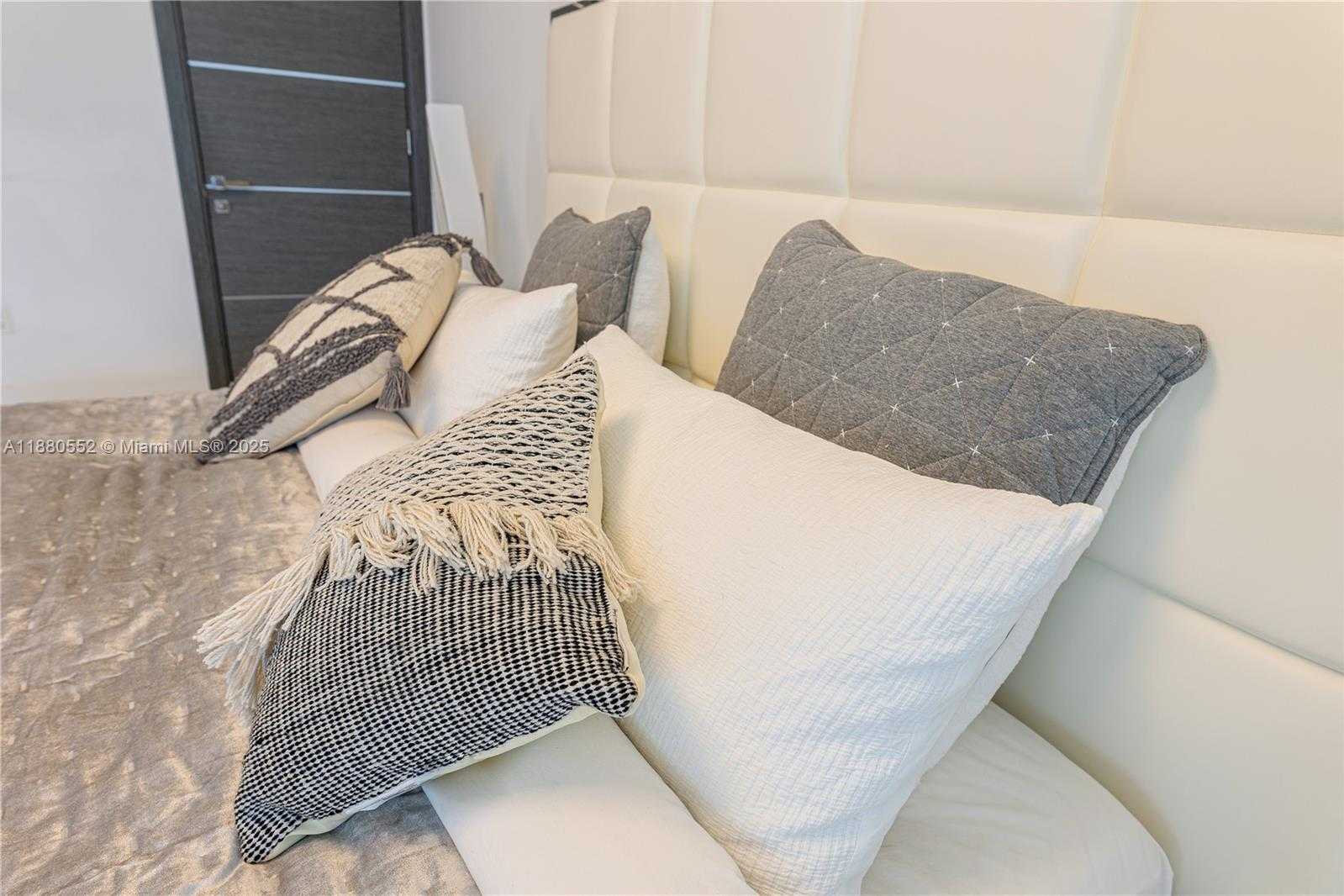 Small Image of 15901 COLLINS AVE #606, Sunny Isles Beach Number 16