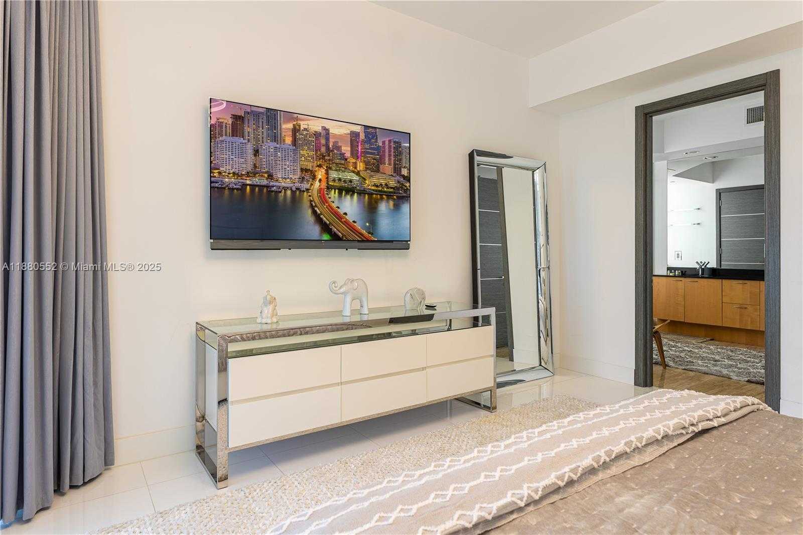 Small Image of 15901 COLLINS AVE #606, Sunny Isles Beach Number 18