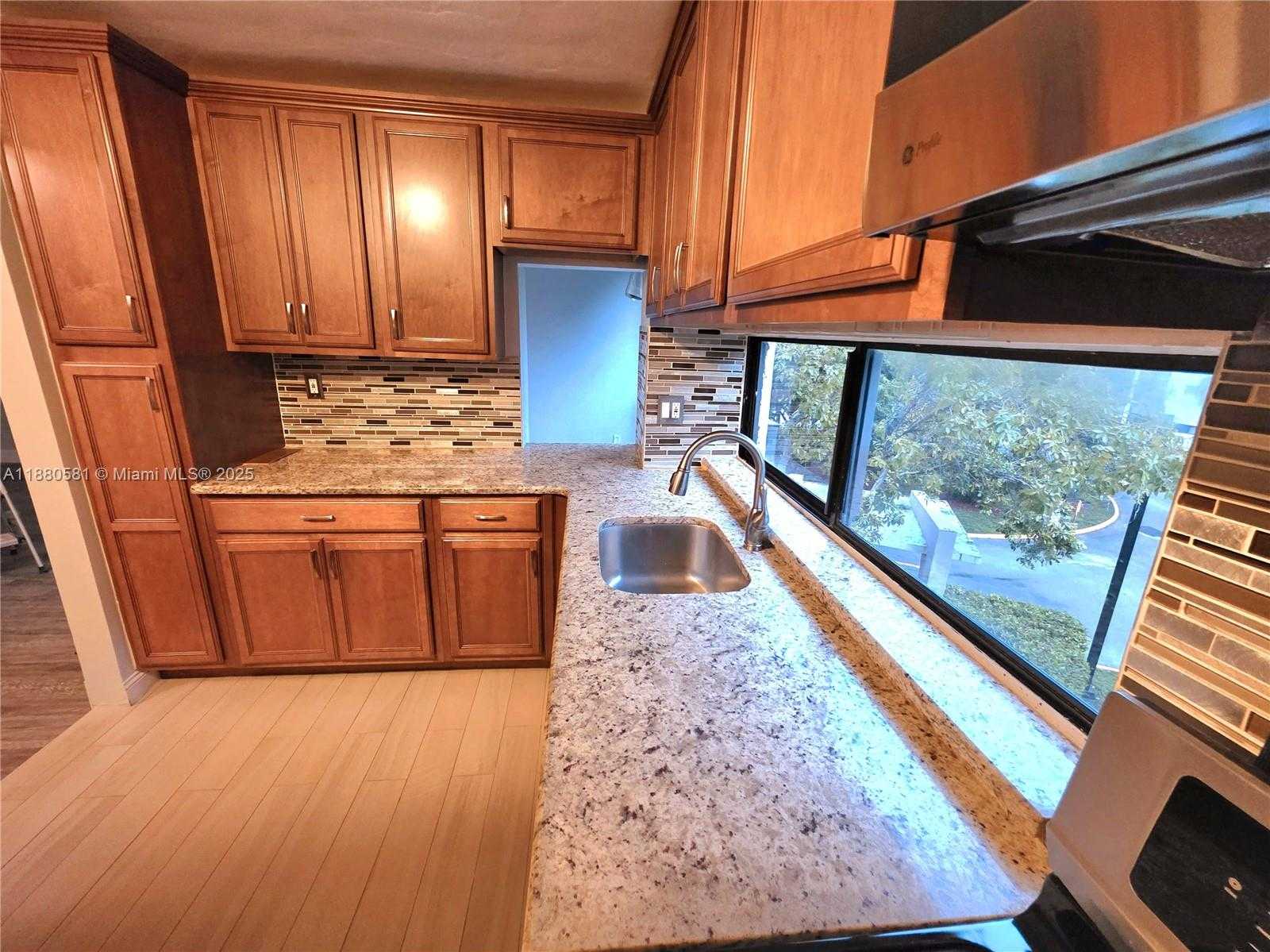 Small Image of 17021 NORTH BAY RD #324, Sunny Isles Beach Number 15