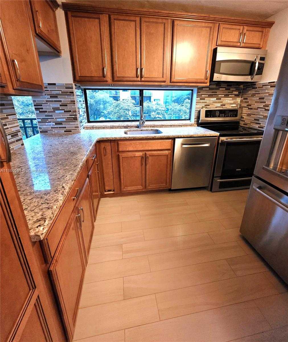 Small Image of 17021 NORTH BAY RD #324, Sunny Isles Beach Number 16