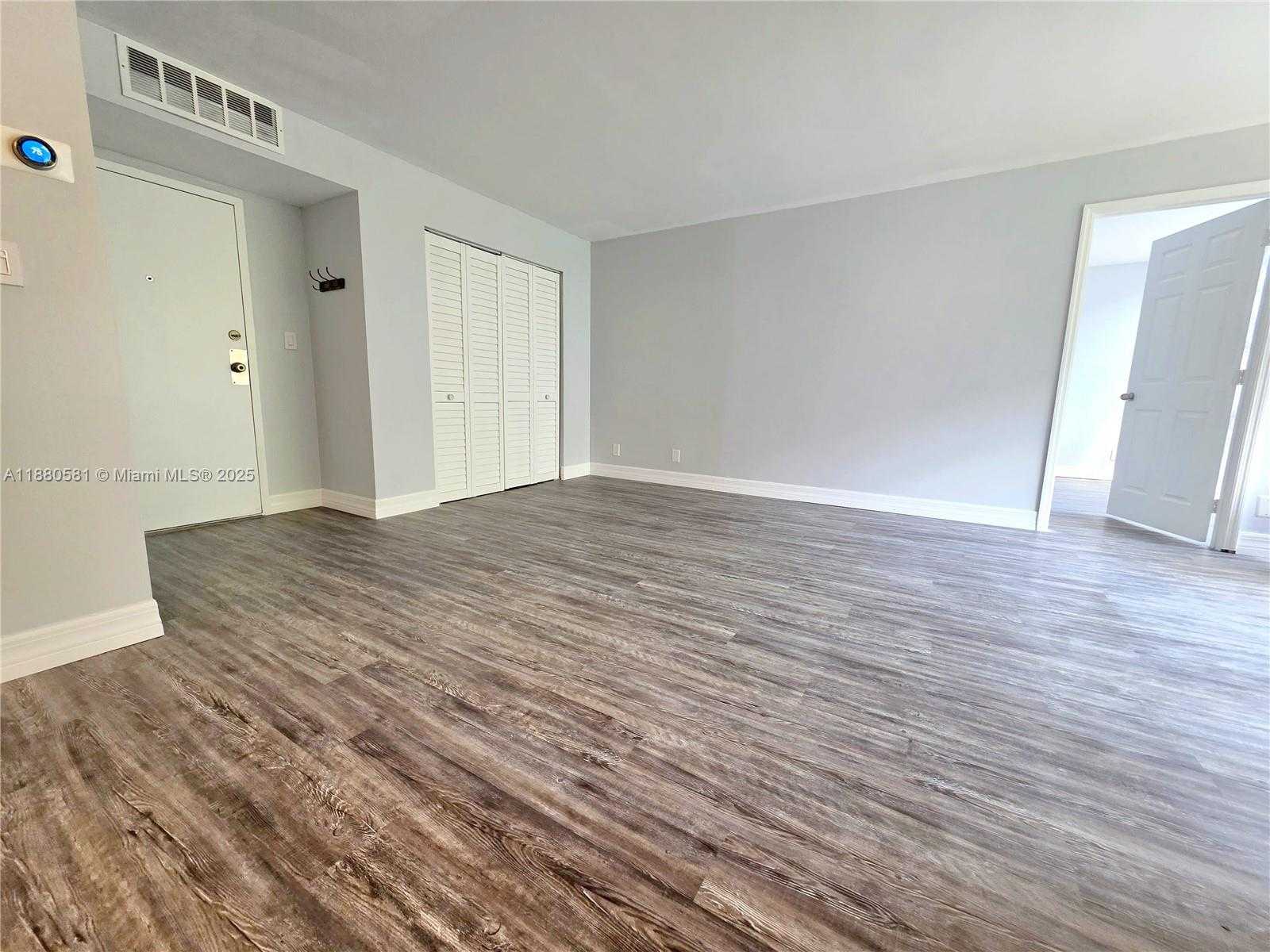 Small Image of 17021 NORTH BAY RD #324, Sunny Isles Beach Number 4