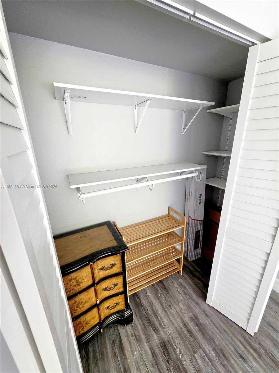 Small Image of 17021 NORTH BAY RD #324, Sunny Isles Beach Number 5