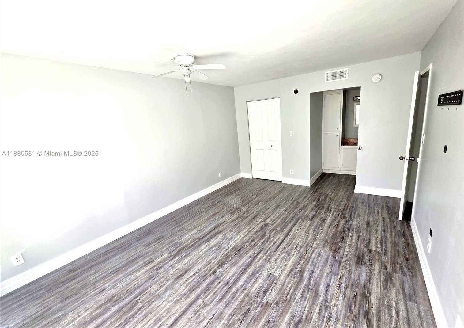 Small Image of 17021 NORTH BAY RD #324, Sunny Isles Beach Number 6