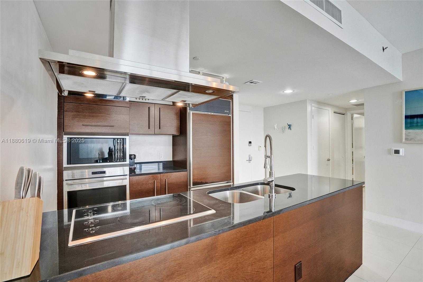 Small Image of 485 BRICKELL AVE #4207, Miami Number 11